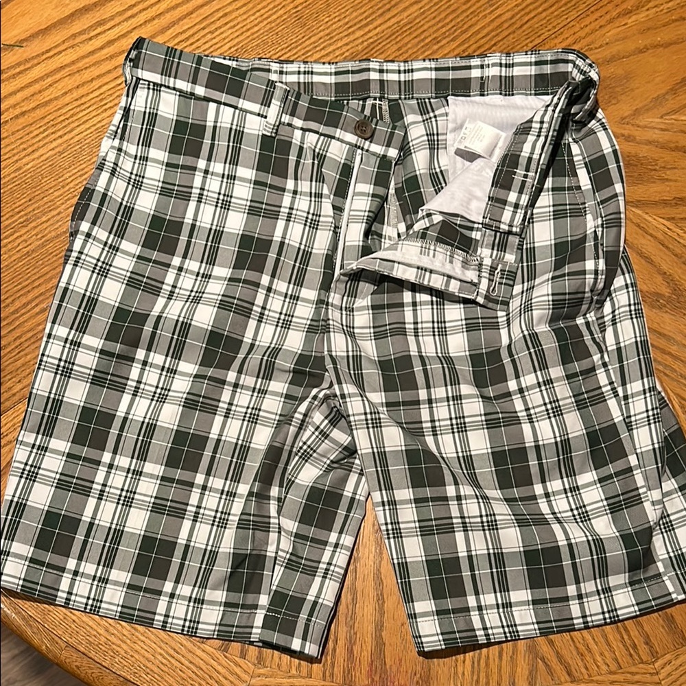 Haggar Green and White Flat Front Shorts for Casual Comfort